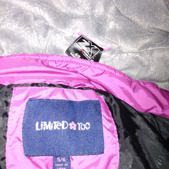 Girls Size 5 Winter Jackets - Picture 2 of 2